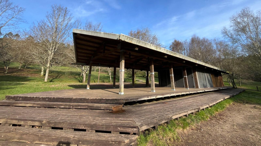 Cafetería cerrada en A Granxa do Xesto en Santiago
