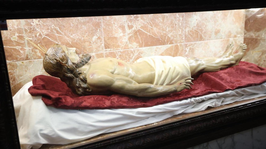 El Cristo Yacente, regresa renovado a Paiporta