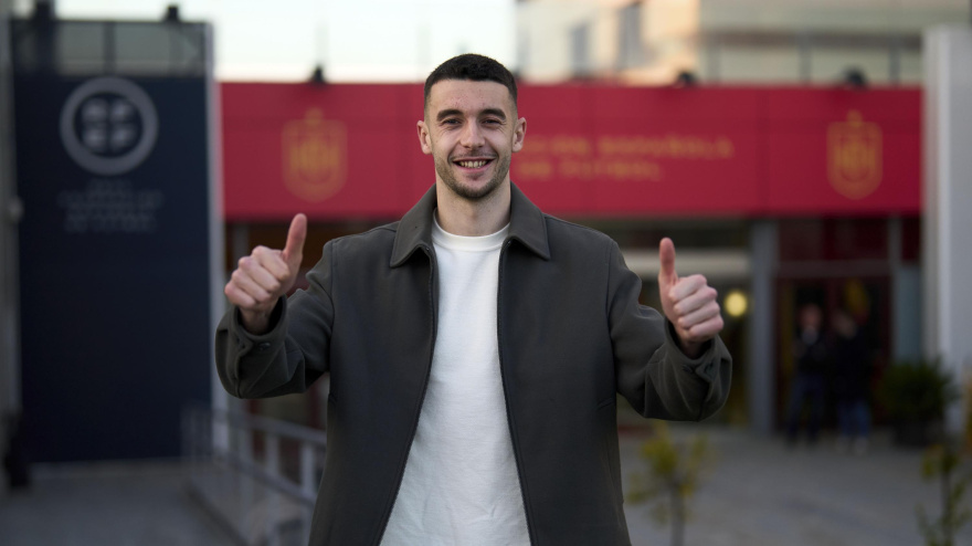 El meta del Barcelona, a su llegada a la concentración en Las Rozas.