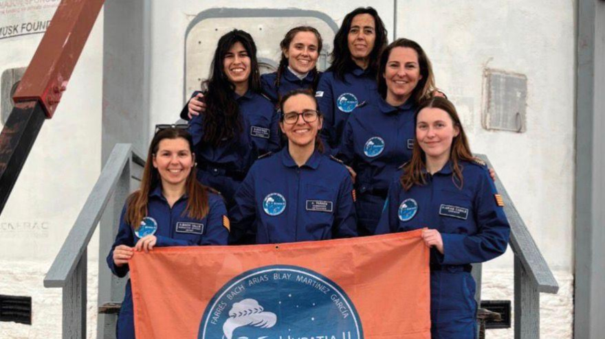 Jennifer con sus compañeras de la Misión Marte