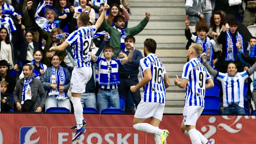Sucic celebra su gol, en el Real Sociedad - Alavés