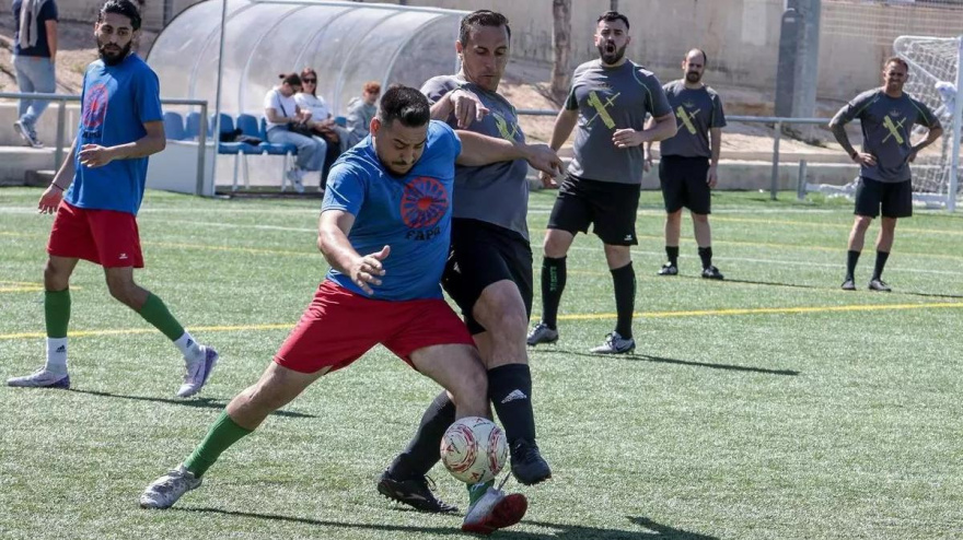 Disputa del balón del partido celebrado el pasado año