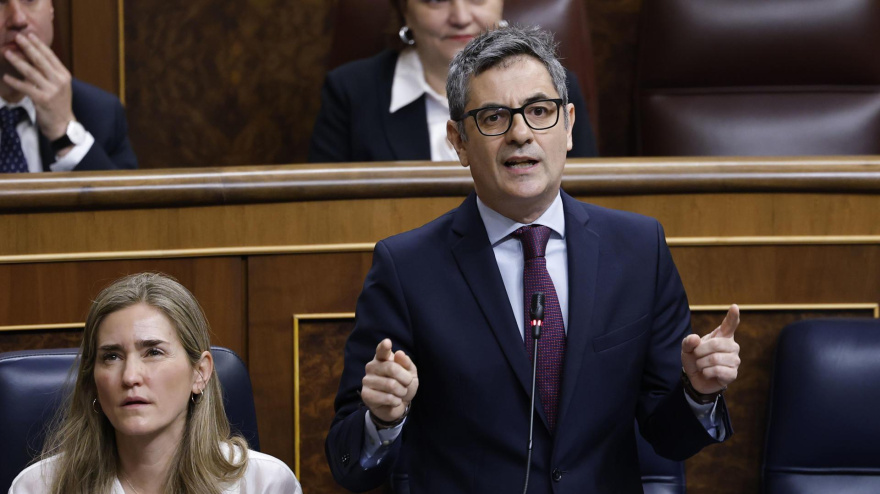 El ministro de Justicia, Presidencia y Relaciones con las Cortes, en la sesión de control al Gobierno que se celebra este miércoles en el Congreso.