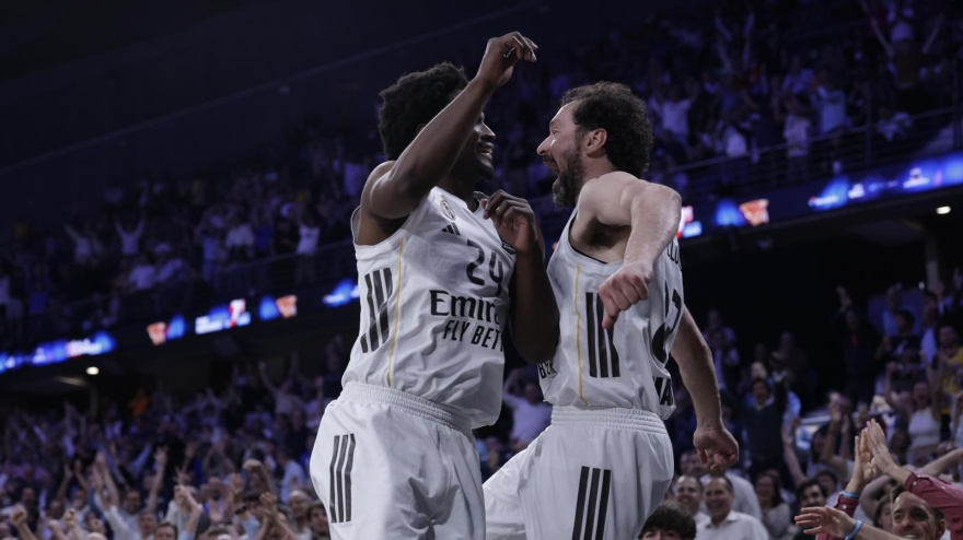 Sergio Llull y Andrés Feliz celebran una canasta
