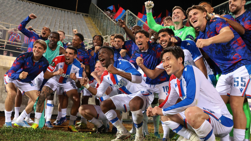 El Crystal Palace celebrando su triunfo ante la Fiorentina