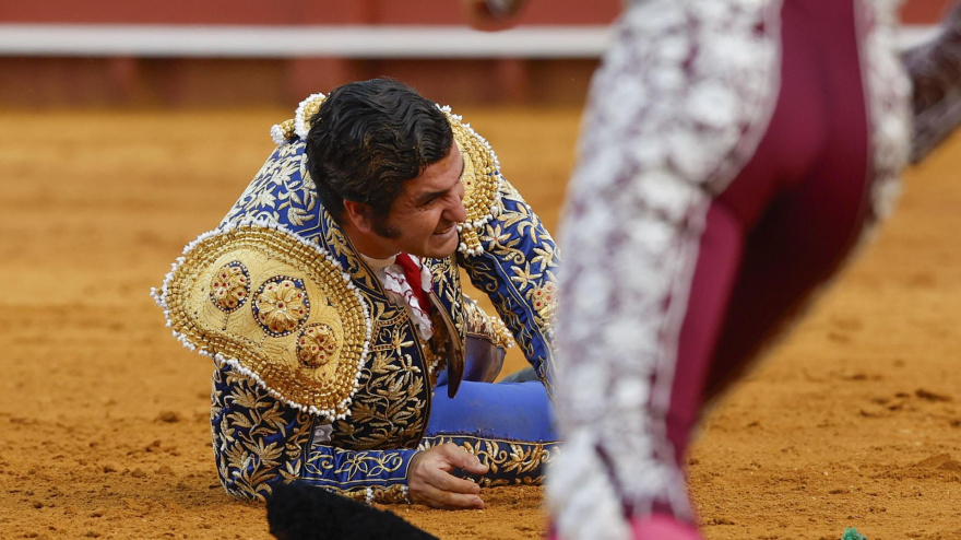 Morante de la Puebla, después de sufrir la cogida