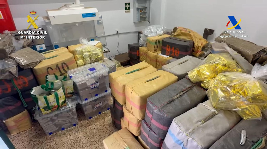 Operación Fénix: Cae una red criminal con 3.000 kilos de hachís y un arsenal de armas en Andalucía