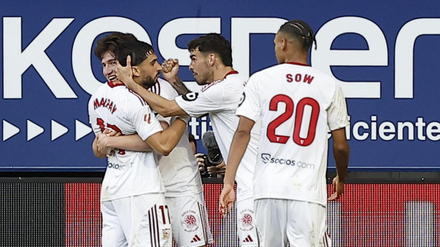 Maupay celebra su gol en el Osasuna - Sevilla