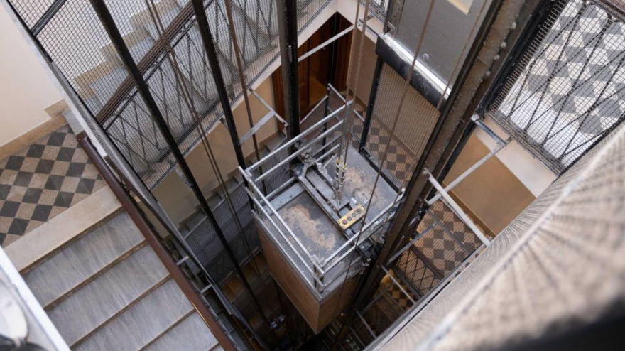 Imagen de recurso de un ascensor en un edificio