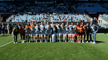 Las jugadoras de As Celtas posan en Balaídos tras su debut