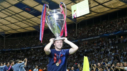 Ivan Rakitic con la Champions League conquistada con el Barcelona.