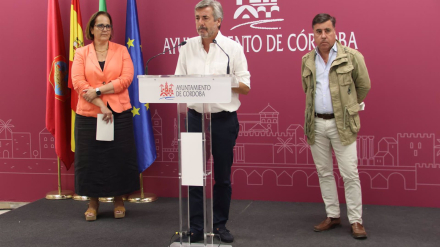 16/09/2024 El portavoz del gobierno del Ayuntamiento de Córdoba, Miguel Ángel Torrico; la teniente de alcalde delegada de Hacienda, Blanca Torrent, y el delegado de Infraestructuras, Miguel Ruiz Madruga.
POLITICA ANDALUCÍA ESPAÑA EUROPA CÓRDOBA
AYUNTAMIENTO DE CÓRDOBA