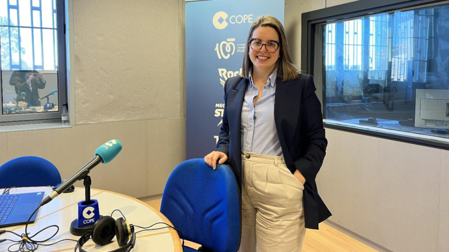 Elena López Viesca, ginecóloga