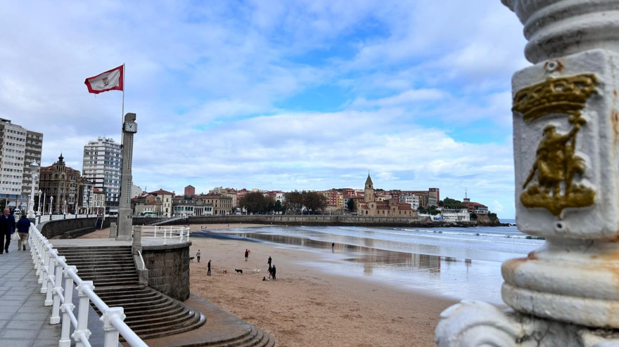 La Escalerona, en la playa de San Lorenzo de Gijón