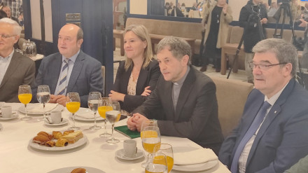 El Obispo Joseba Segura participa en el desayuno del Forum Nueva Economía