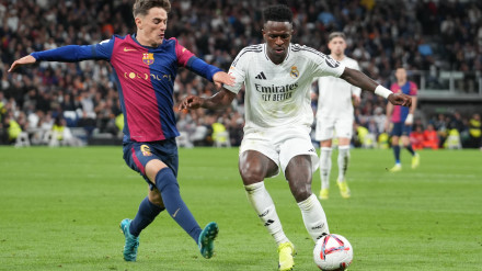 Gavi y Vinicius, durante el Clásico