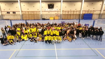 Directivos, cuerpo técino, jugadores y padres y madres se concentraron el pabelló de A Solaina