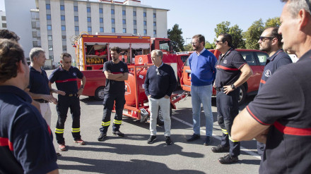 02/11/2024 El presidente de la Diputación de Córdoba, Salvador Fuentes, este sábado en la despedida de los bomberos que van a Valencia a tareas de recuperación tras la DANA.
POLITICA ANDALUCÍA ESPAÑA EUROPA CÓRDOBA
DIPUTACIÓN DE CÓRDOBA