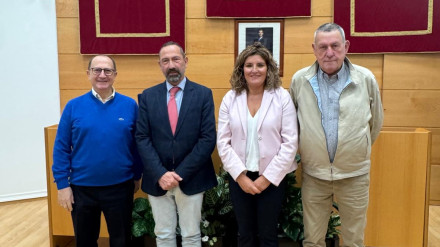 Blanco, de Prado Fernández, Ferreiro y Gato en el salón de plenos del Ayuntamiento