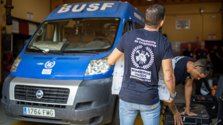(Foto de ARCHIVO)
Los Bomberos Unidos Sin Fronteras, prepara la expedición para viajar a Marruecos en misión para encontrar personas bajo escombros con los perros, a 9 de septiembre de 2023 en Huelva (Andalucía, España). La Delegación de Huelva de BUSF España preparan la salida al terremoto de Marruecos de la pasada madrugada para intervención en el rescate de víctimas

A. Pérez
09/9/2023