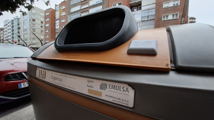 Sistema de apertura mediante Tarjeta Ciudadana en un contenedor marrón de Gijón