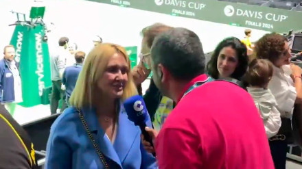 Ángel García, con Ana María Parera, madre de Rafa Nadal, en el pabellón Martín Carpena