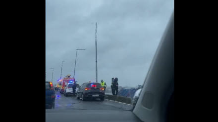 El accidente provocó importantes retenciones en carril dirección Ferrol del puente de As Pías