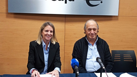 La concejal de fiestas Nuria Mur y el coordinador de Amigos de la Navidad, José Encontra