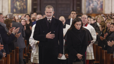 El rey Felipe y la reina Letizia durante el funeral por las víctimas de la DANA celebrado este lunes en la catedral de Valencia. EFE/Kai Försterling