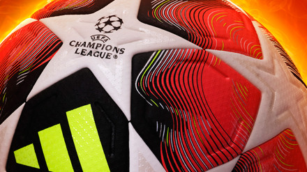 Detalle de 'Fired Up', el balón presentado por la UEFA con el que se juega desde la séptima jornada de la Liga de Campeones