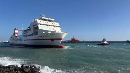 Un golpe viento hace que un ferry sin carga ni pasaje impacte contra un muelle en el Puerto de Las Palmas- CEDIDO POR SALVAMENTO MARÍTIMO