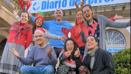 Algunos de los redactores de Diario de Ferrol en el exterior de la nueva sede