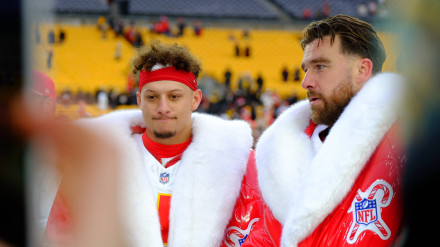 Patrick Mahomes y Travis Kelce tras la victoria en Pittsburg de los Chiefs.