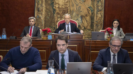 30/12/2024 El presidente de la Diputación de Córdoba, Salvador Fuentes (arriba en el centro), durante la sesión plenaria en la que se han aprobado los presupuestos para 2025.ANDALUCÍA ESPAÑA EUROPA CÓRDOBA POLÍTICADIPUTACIÓN DE CÓRDOBA