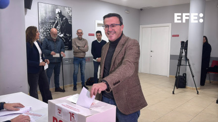 Gallardo vota en las primarias del PSOE de Extremadura