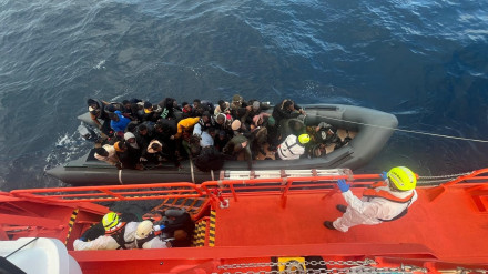 Imagen de archivo del salvamento de una embarcación con inmigrantes