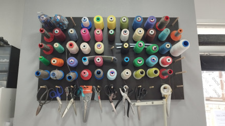 Bobinas de hilo en la academia