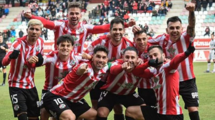 Los jugadores del Zamora celebran el tanto