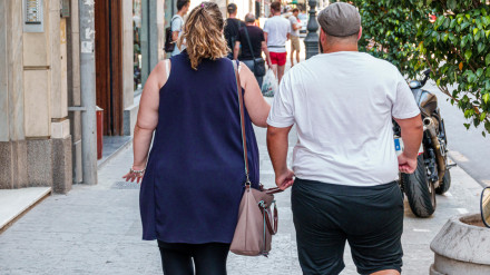 Valencia España,Ciutat Vella,ciudad vieja,distrito histórico,Carrer de Sant Vicent Martir,acera,peatones,hombre hombres adultos adultos,mujer mujeres mujeres