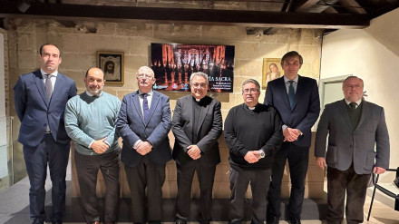 El Consejo y el Cabildo Catedral presentan el proyecto 'Vía Sacra' a las hermandades de Sevilla