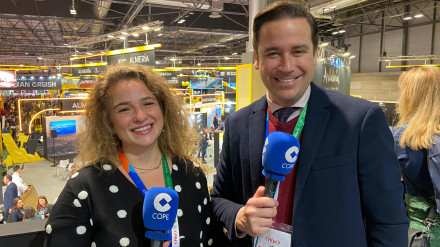 Nacho Molina y Pastora Giménez, concejales de Cultura y Turismo de Huelva, en FITUR 2025