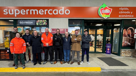 Participantes en la inauguración del Claudio Express en Fene