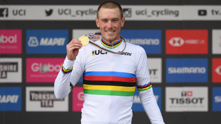 Rohan Dennis posa como campeón del mundo contra el crono en 2019.CLM HOMMESANGLETERREdennis (rohan) - (aus) -PRESSE SPORTSFAUGERE FRANCK