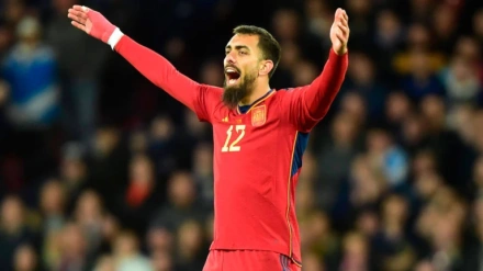 Borja Iglesias, durante un partido con la Selección Española.