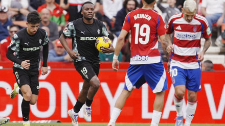 Otero celebra su gol en Los Cármenes.