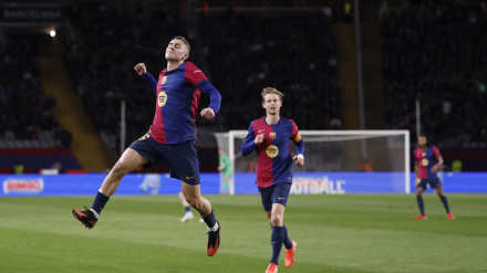 Fermín celebra uno de sus goles en el Barcelona - Valencia
