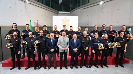Acto de toma de posesión de 19 nuevos bomberos en la Diputación de Granada