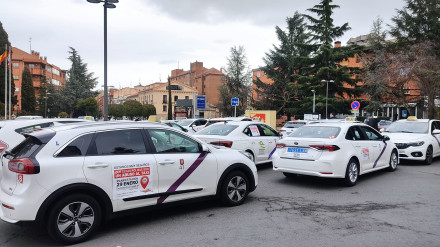 Concentración de taxistas en Ávila