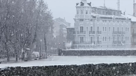 La nieve llega a Jaca pero con poca intensidad