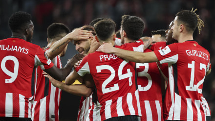 Los jugadores del Athletic celebran un gol contra el Viktoria Plzen.